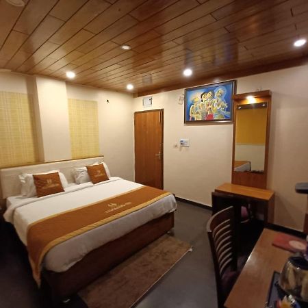 Aalcajars Inn Patna  Bagian luar foto