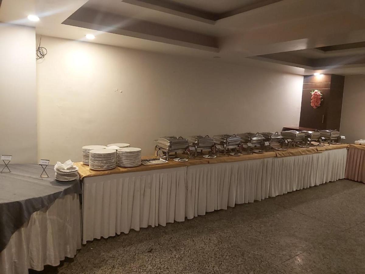 Aalcajars Inn Patna  Bagian luar foto