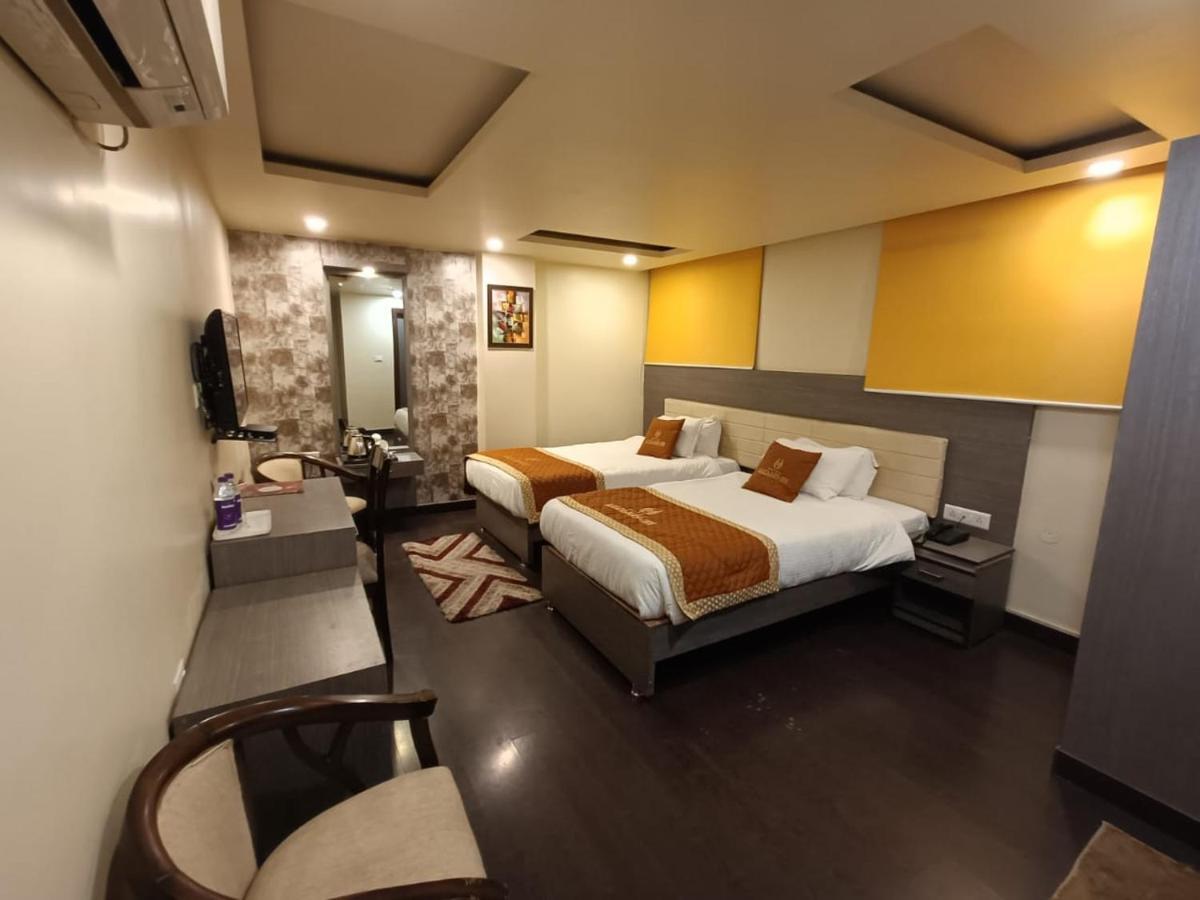 Aalcajars Inn Patna  Bagian luar foto