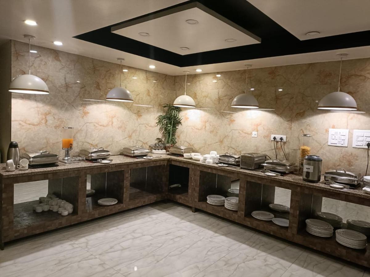 Aalcajars Inn Patna  Bagian luar foto